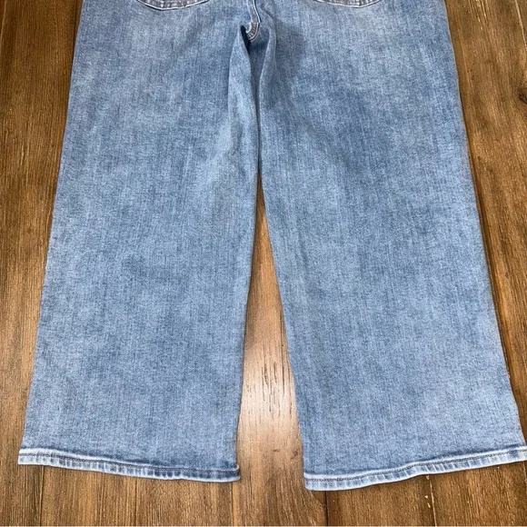 Chicos Jeans High rise crop wide leg Straight light wash SZ 2.5 US 14 - Picture 11 of 11
